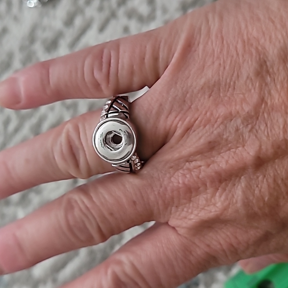 Magnolia and Vine Snap Ring - Picture 3 of 3